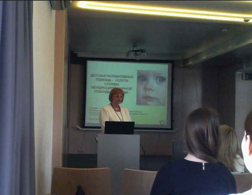 Анда Янсон,  руководитель паллиативного  отделения  Рижской областной  детской  больницы; председатель совета "Общество детской  паллиативной  помощи" (Латвия)